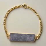 Quiet Thalia bracelet with grey-lavender druzy agate and 18K gold steel chain, finished by hand with soft shimmer