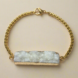 Warm Aurelia bracelet with ivory druzy agate and 18K gold steel chain, softly shimmering with refined texture